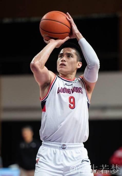 陈盈骏砍下23分，曾凡博受伤离场，北京再胜山西，2-0拿下赛点